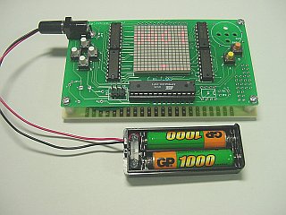LED Game for AVRを Ni-MH電池で動かしているところ