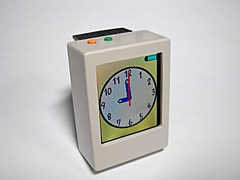 単四電池を背負わせたアナログ風・カラー液晶時計